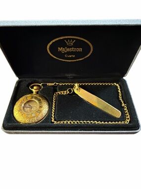 Vintage Majestron 3D Deer & Hunting Dog Full Hunter Pocket Watch